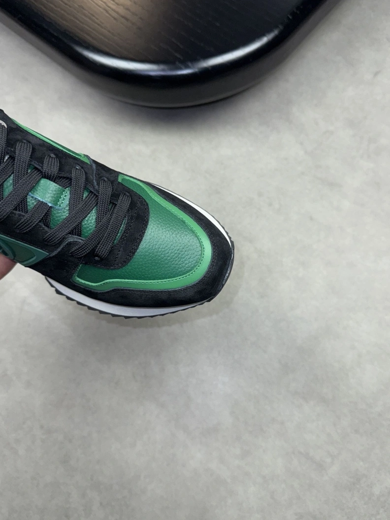 Stylish Gxvxnchy Sneakers 152418