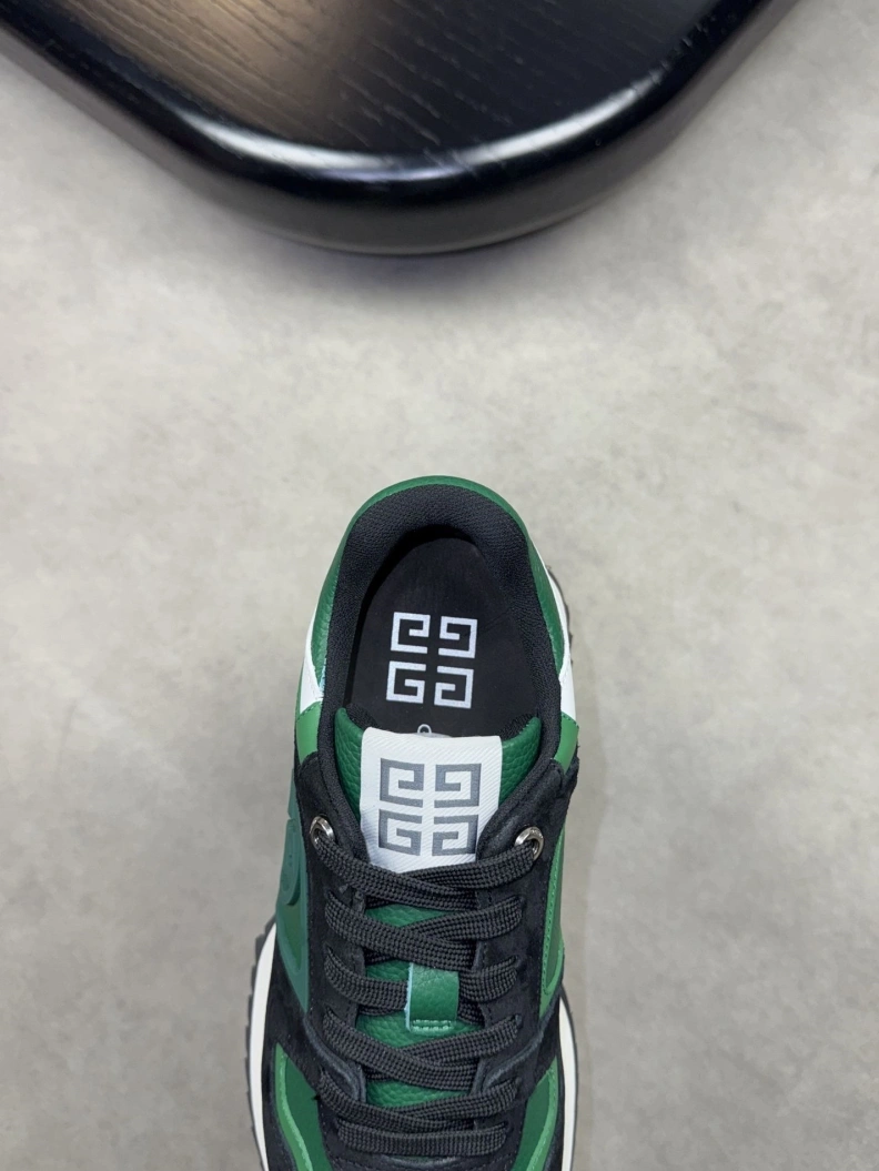 Stylish Gxvxnchy Sneakers 152418