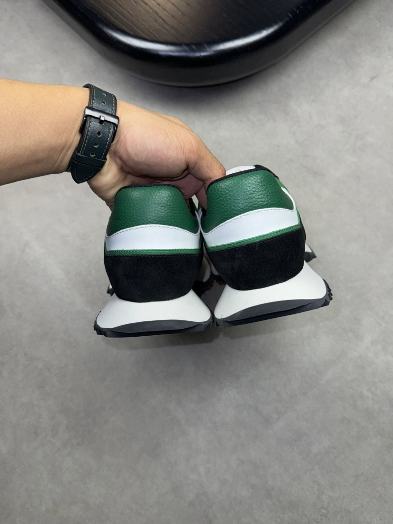 Stylish Gxvxnchy Sneakers 152418