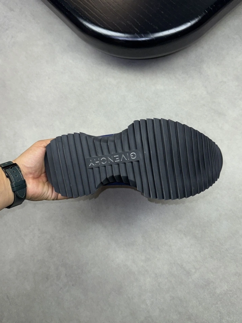 Gxvxnchy Sneakers Flexible 152417