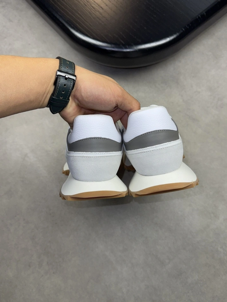Efficient Gxvxnchy Sneakers 152423