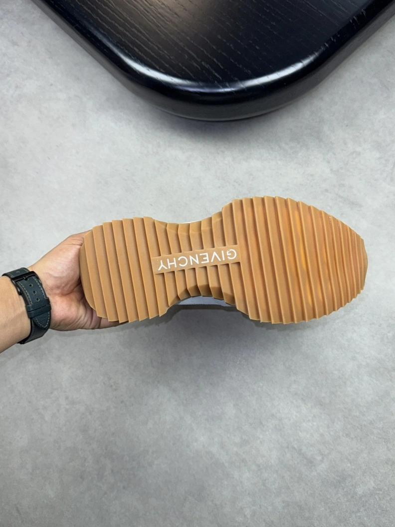 Efficient Gxvxnchy Sneakers 152423