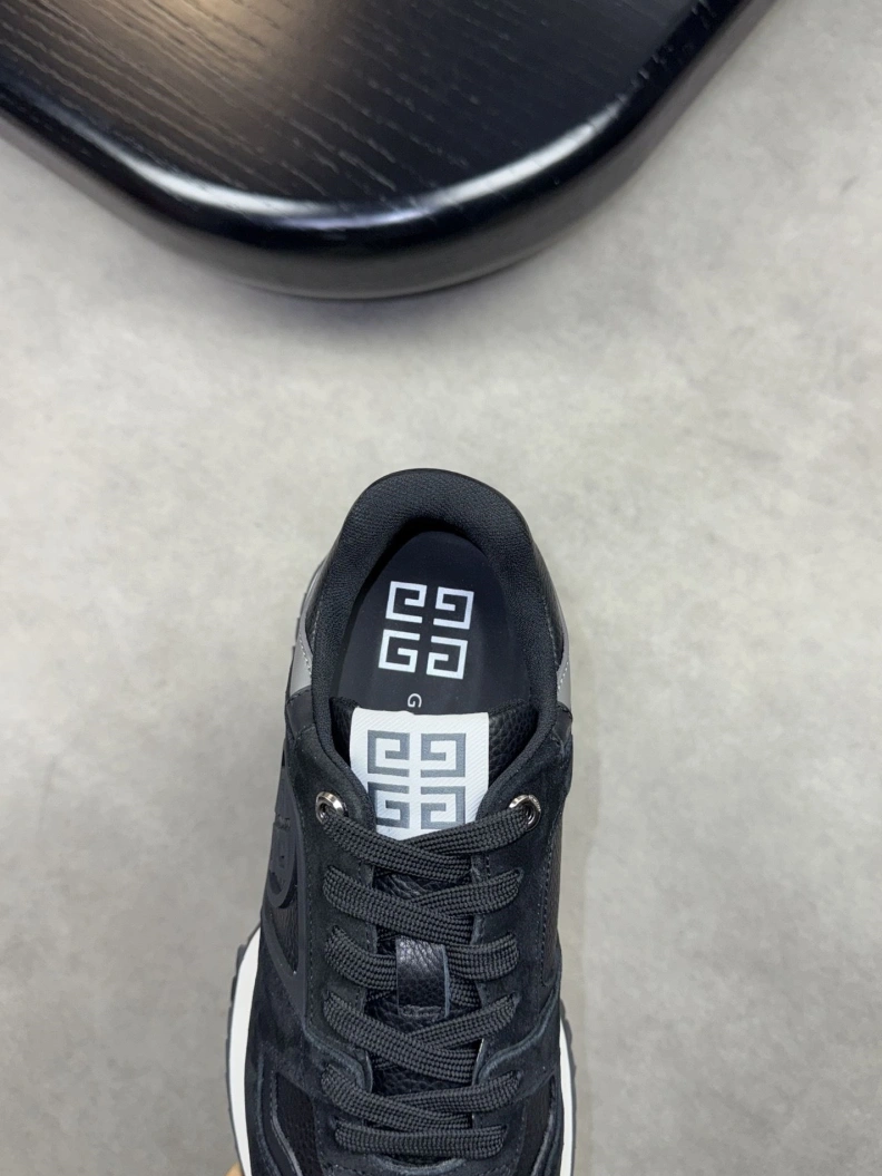 Gxvxnchy Sneakers HighQuality 152421