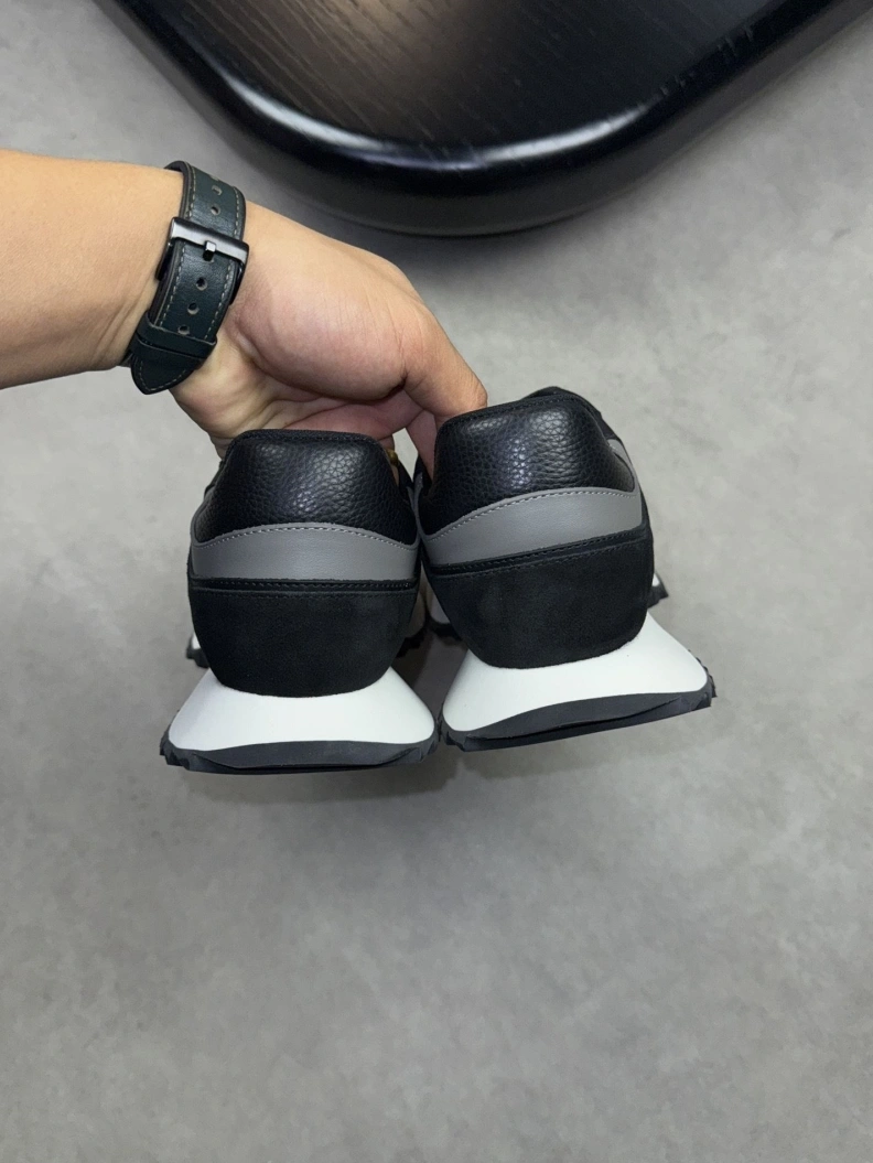 Gxvxnchy Sneakers HighQuality 152421