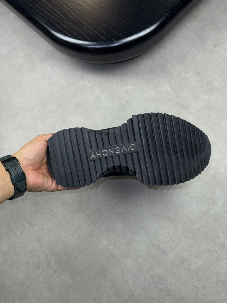 Gxvxnchy Sneakers HighQuality 152421