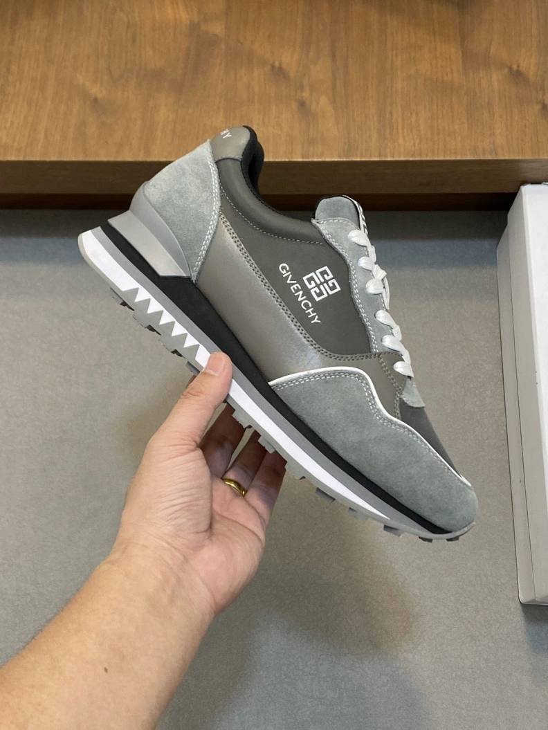 Efficient Gxvxnchy Sneakers 152422