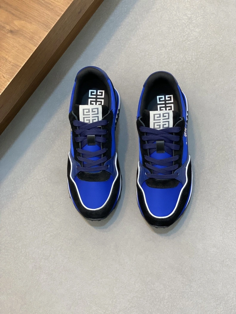 Versatile Gxvxnchy Sneakers 152419