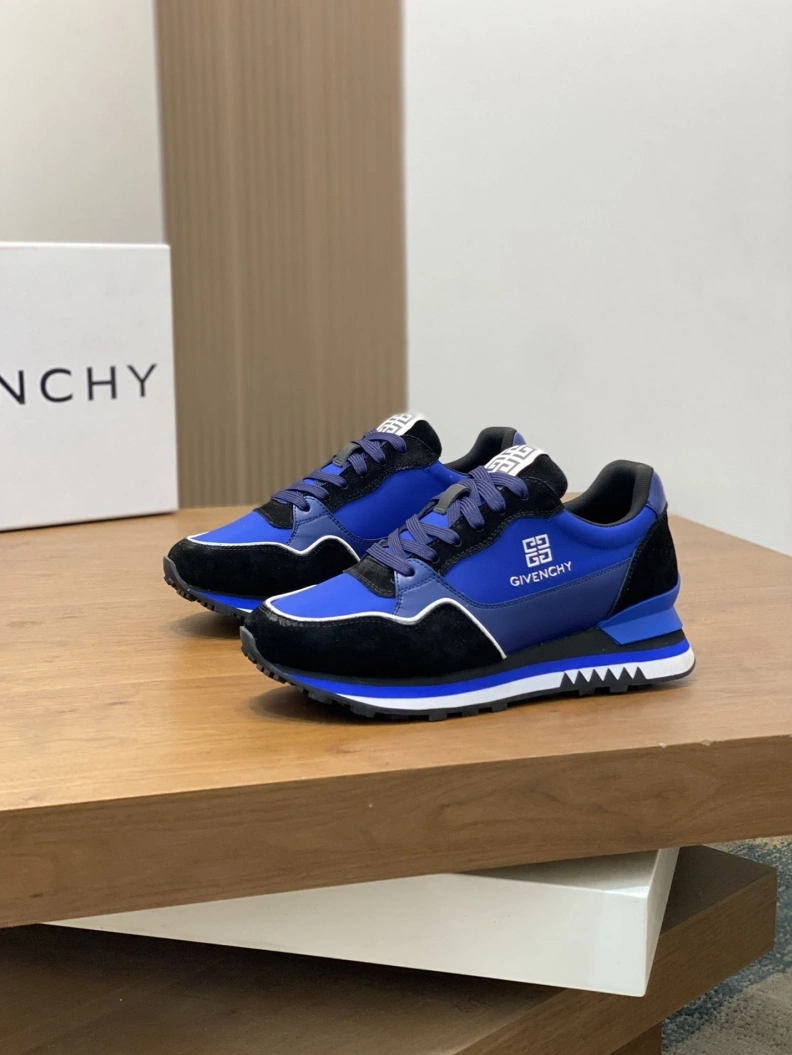 Versatile Gxvxnchy Sneakers 152419