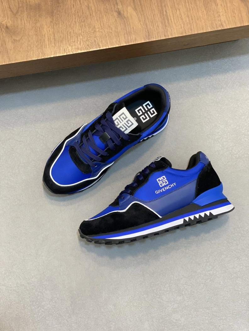 Versatile Gxvxnchy Sneakers 152419