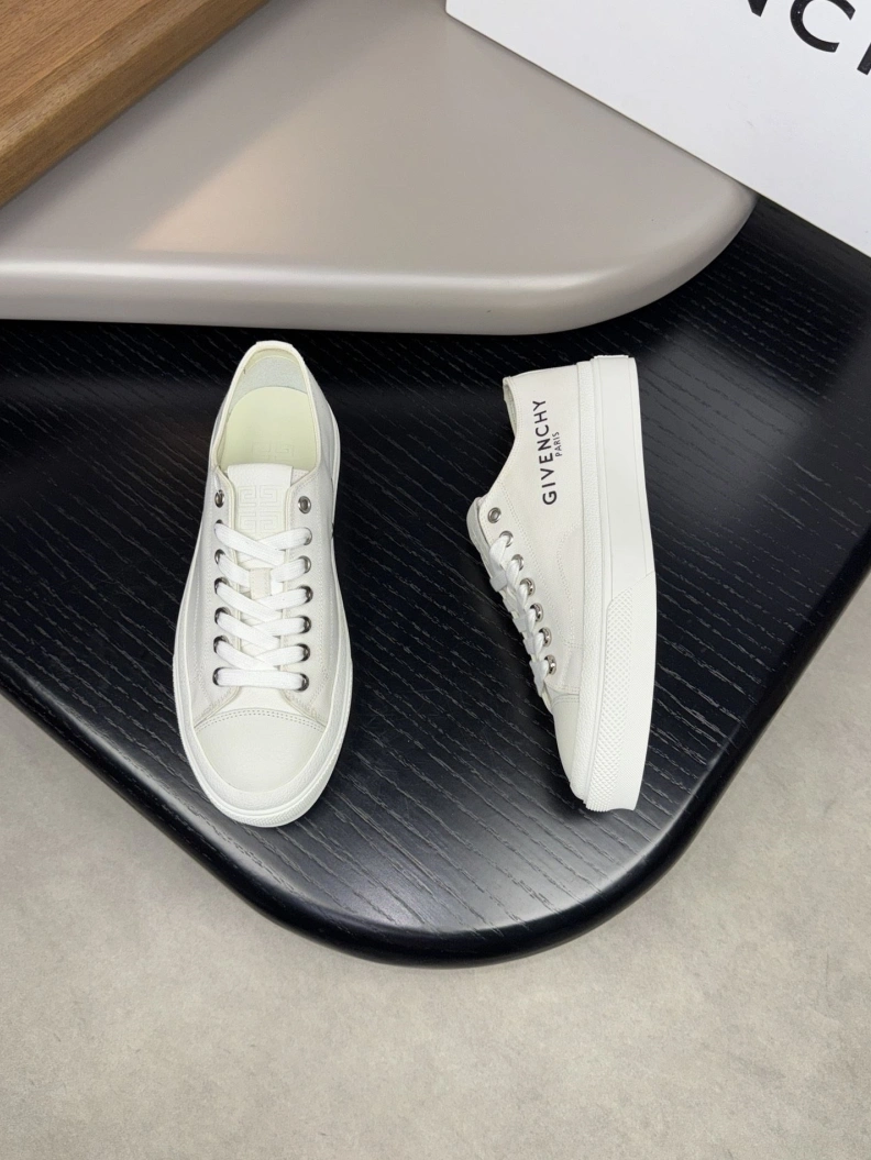 Gxvxnchy Sneakers EyeCatching 152426