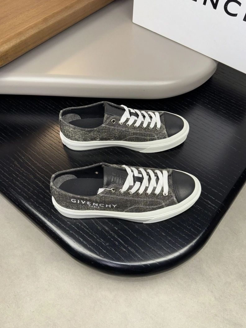 Fashionable Gxvxnchy Sneakers 152428