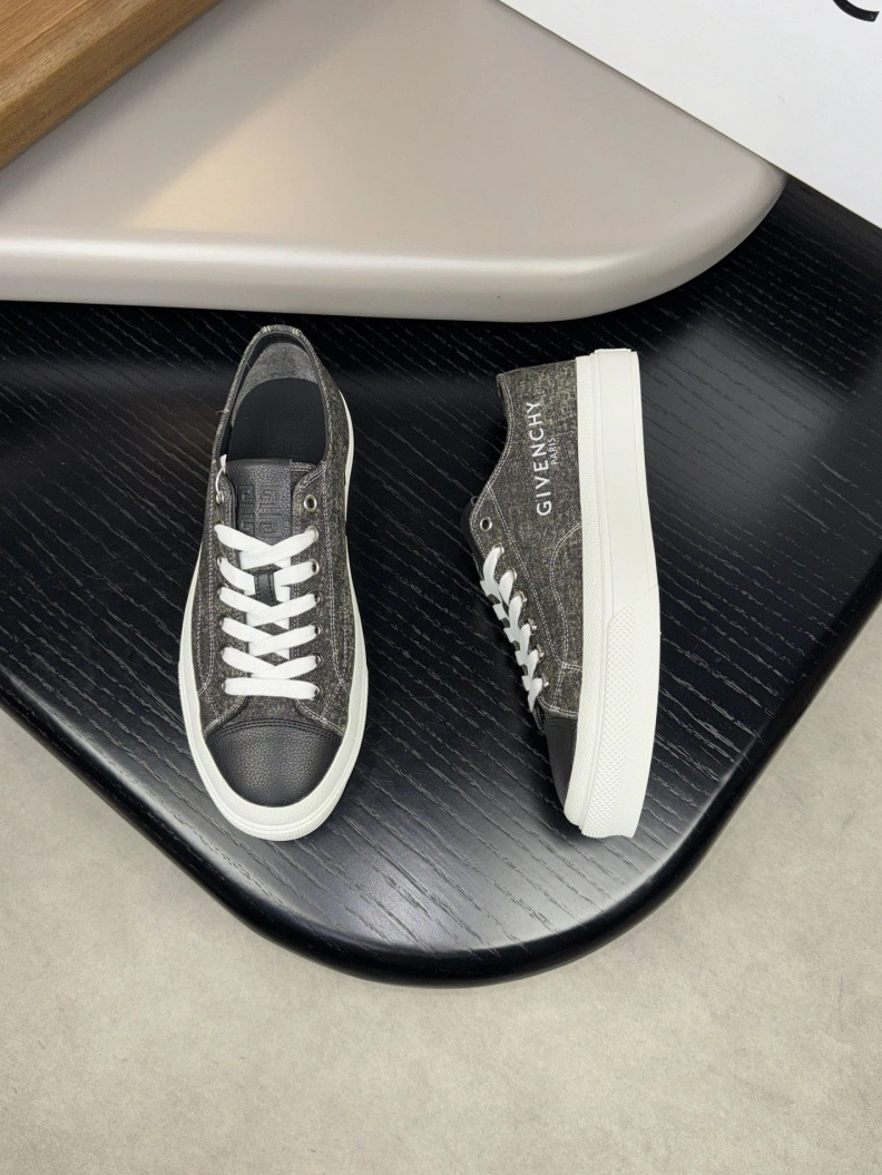 Fashionable Gxvxnchy Sneakers 152428
