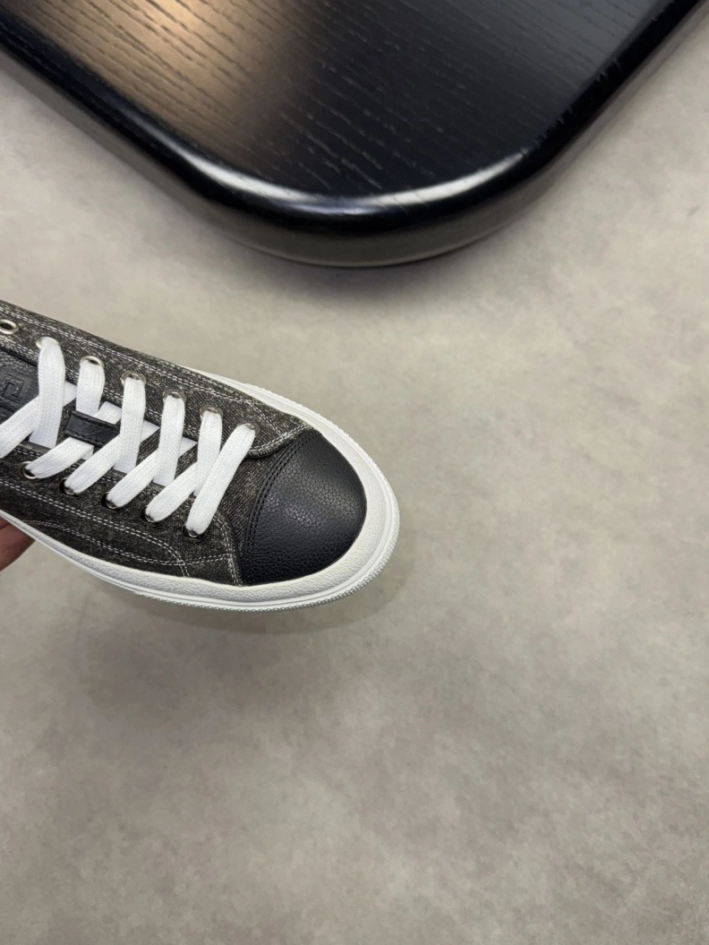 Fashionable Gxvxnchy Sneakers 152428