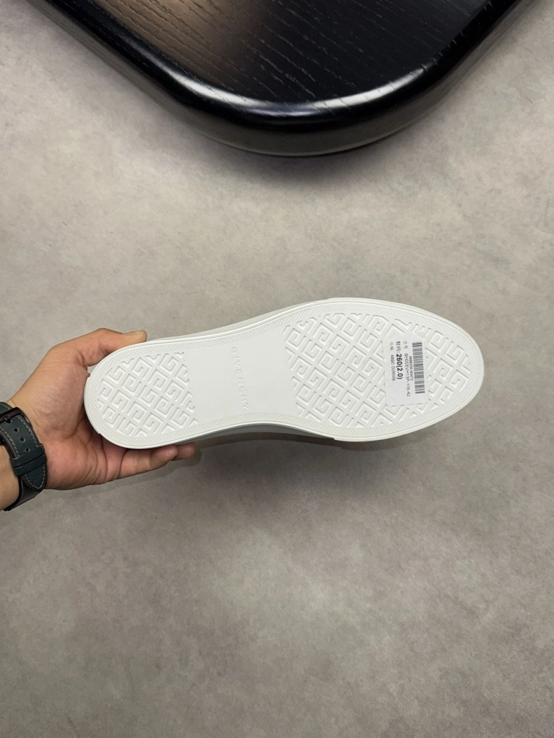 Fashionable Gxvxnchy Sneakers 152428