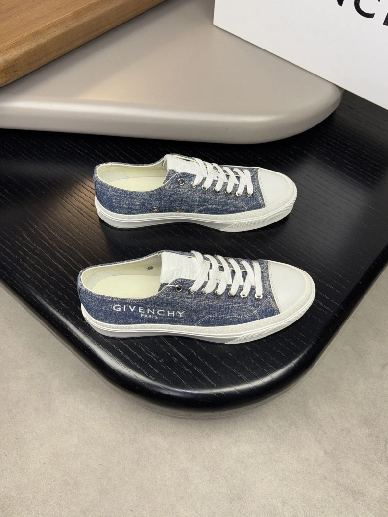 Timeless Gxvxnchy Sneakers 152434