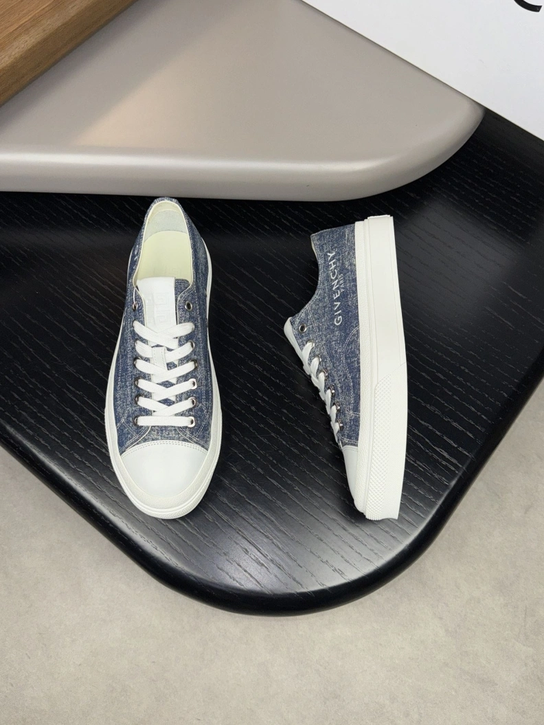 Timeless Gxvxnchy Sneakers 152434