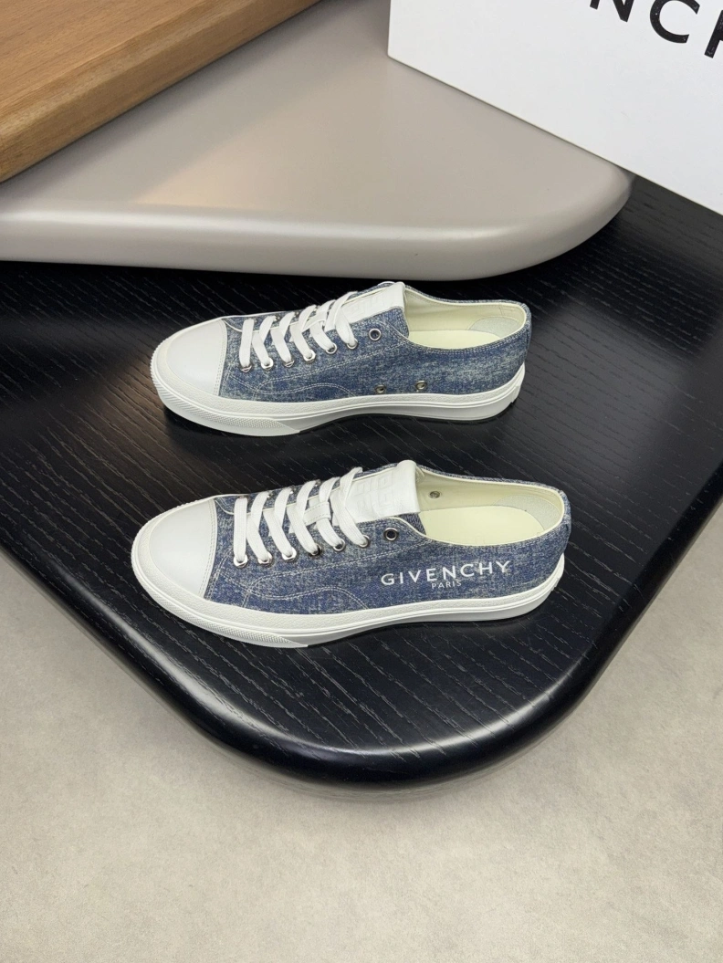 Timeless Gxvxnchy Sneakers 152434