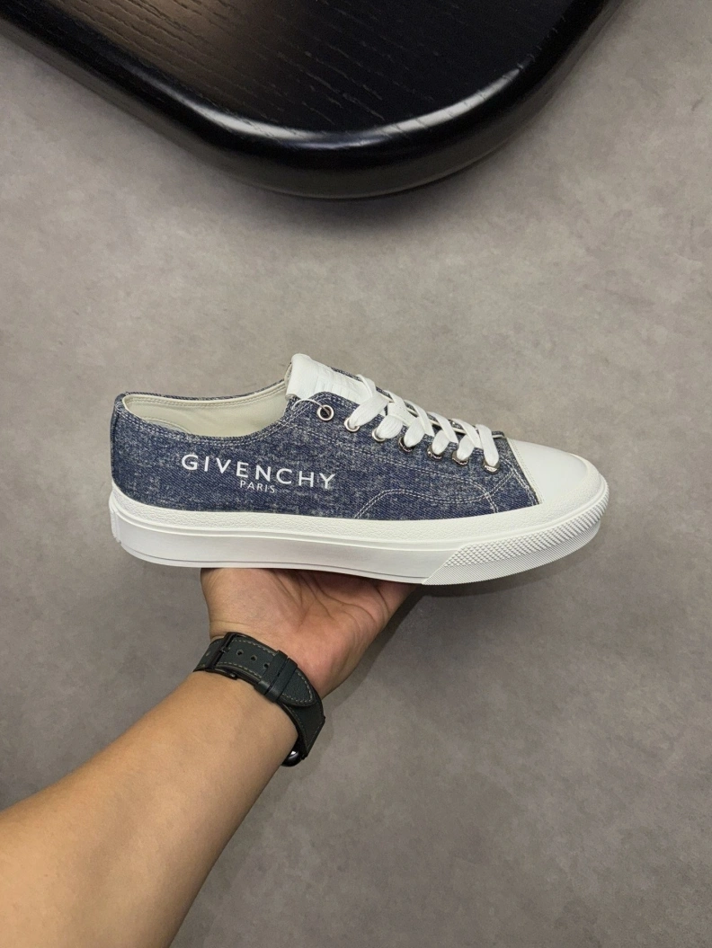 Timeless Gxvxnchy Sneakers 152434