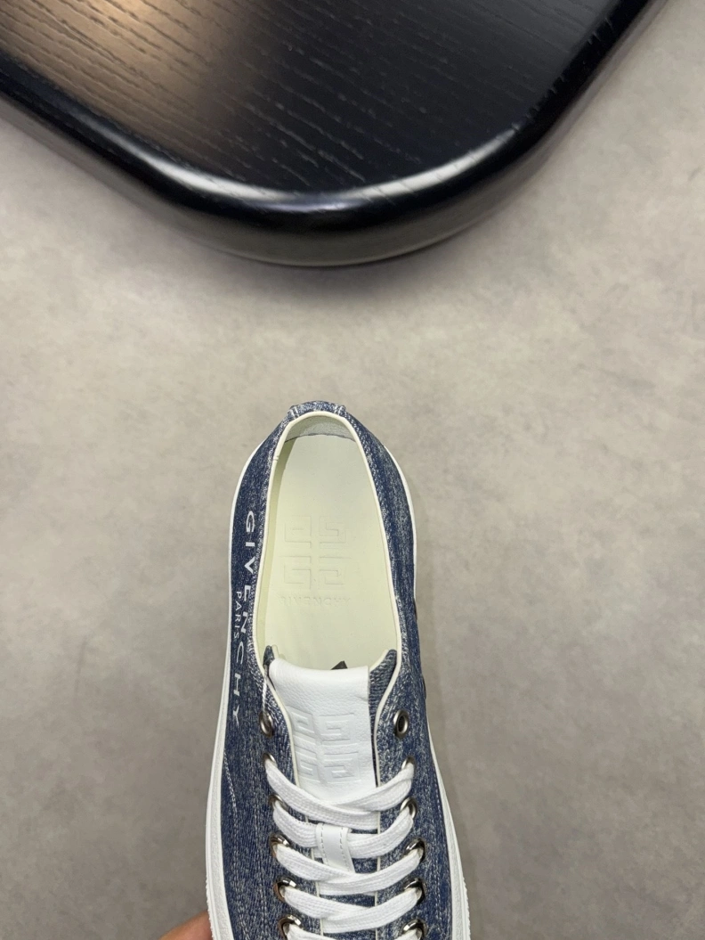Timeless Gxvxnchy Sneakers 152434
