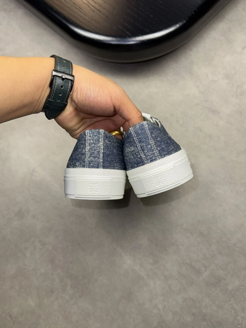 Timeless Gxvxnchy Sneakers 152434