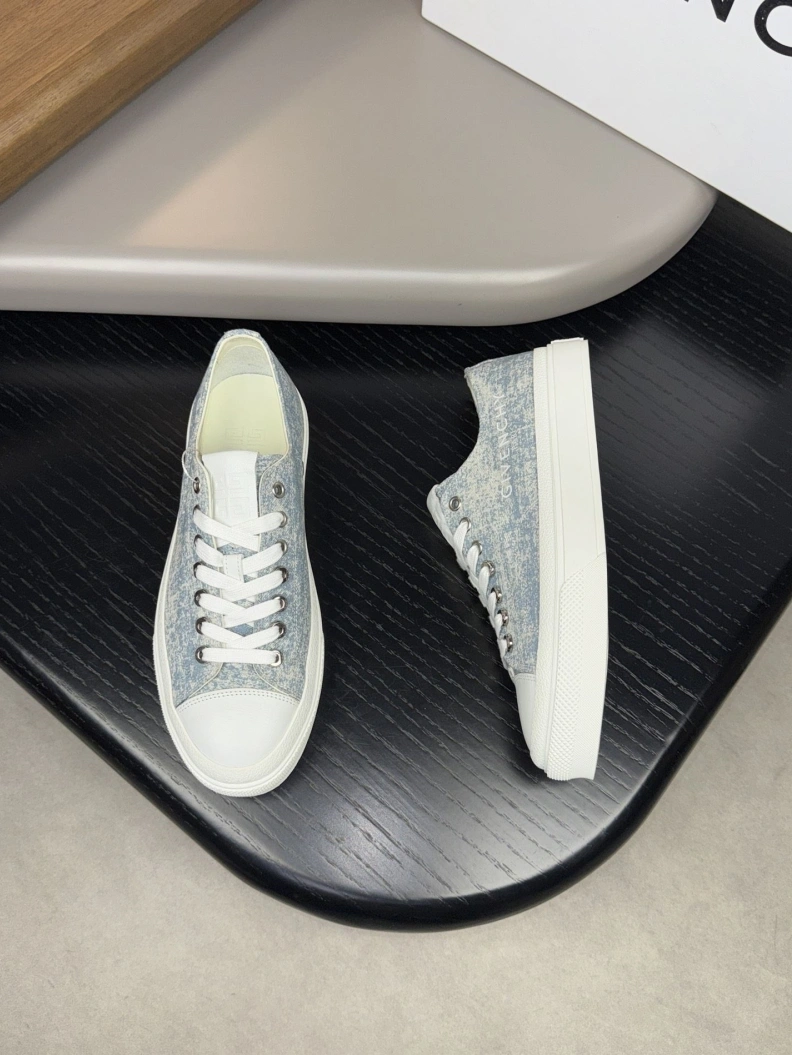 Minimalist Gxvxnchy Sneakers 152416