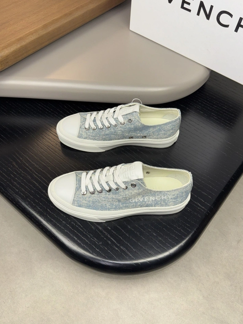 Minimalist Gxvxnchy Sneakers 152416