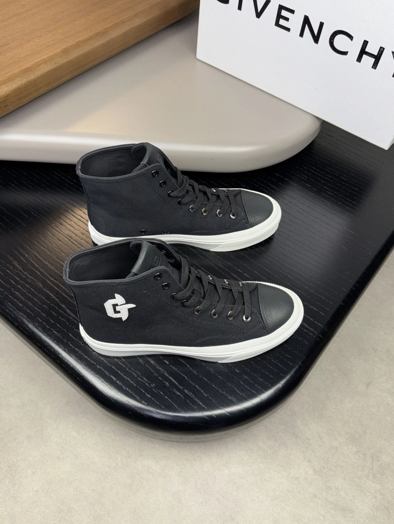 Gxvxnchy Sneakers EasyMatch 152415