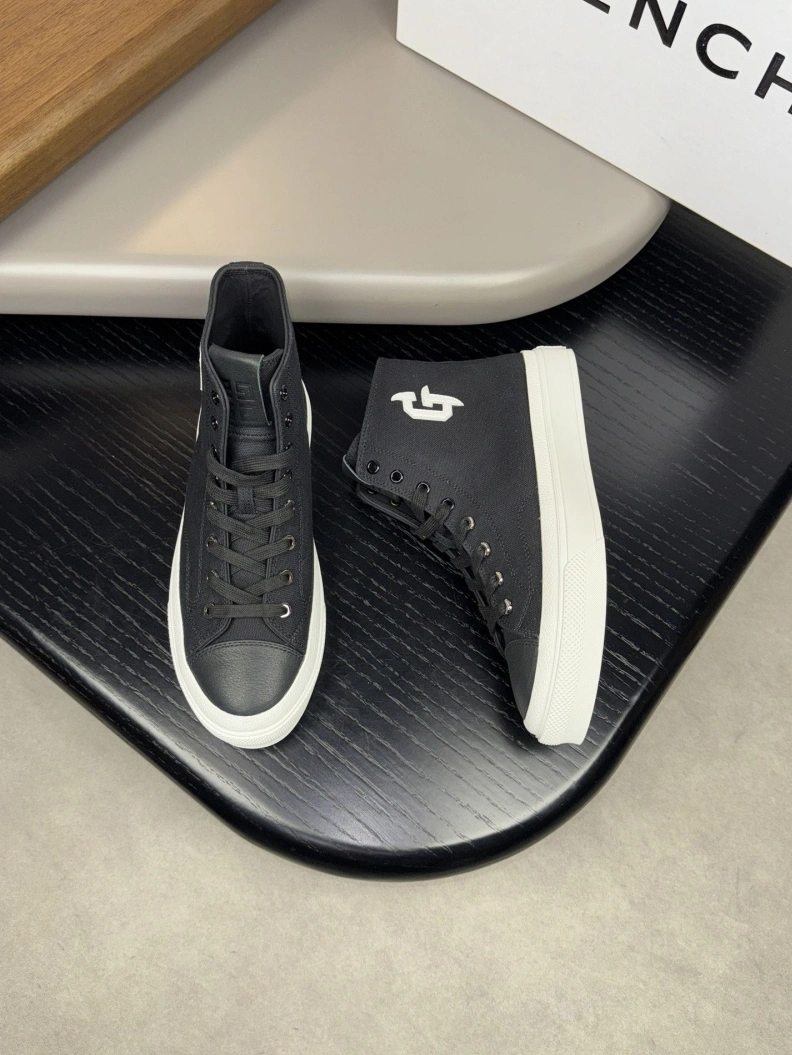 Gxvxnchy Sneakers EasyMatch 152415