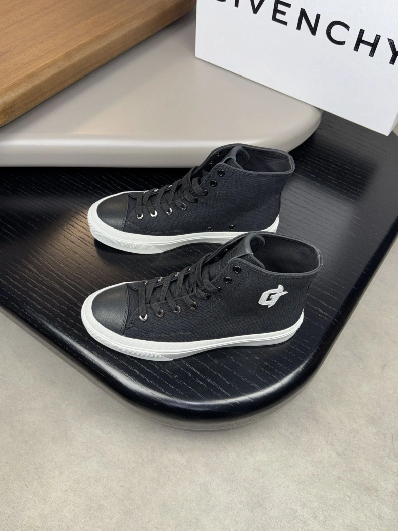Gxvxnchy Sneakers EasyMatch 152415