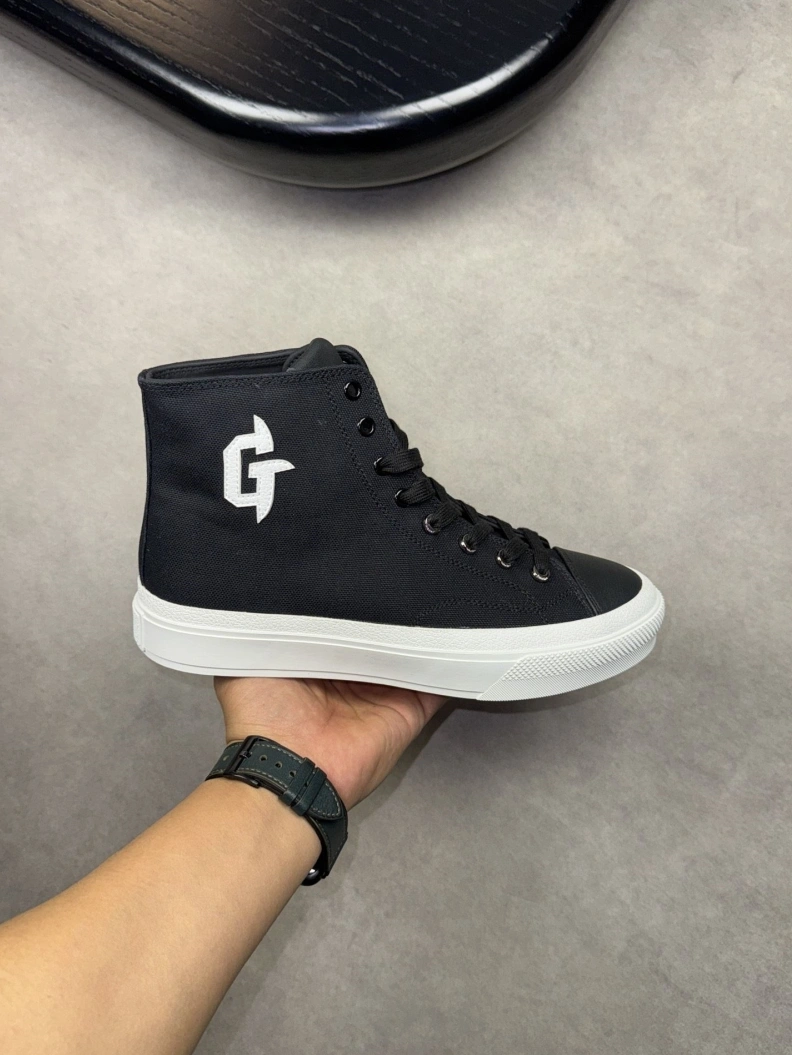Gxvxnchy Sneakers EasyMatch 152415