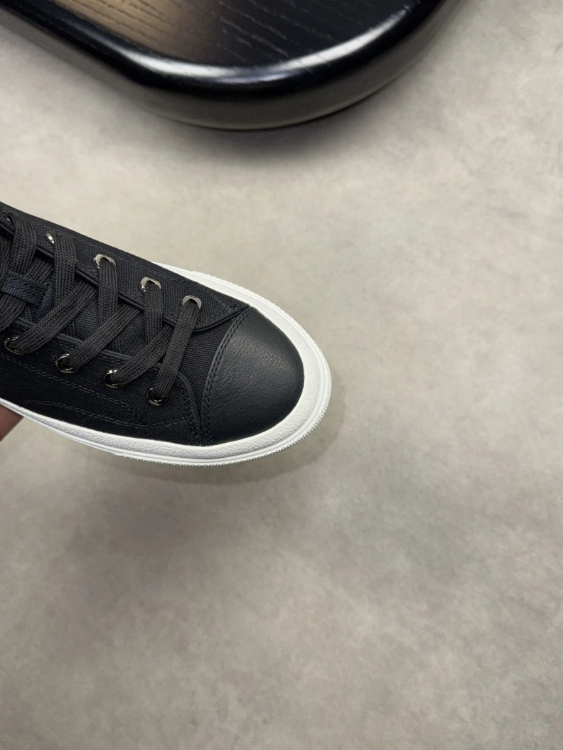 Gxvxnchy Sneakers EasyMatch 152415
