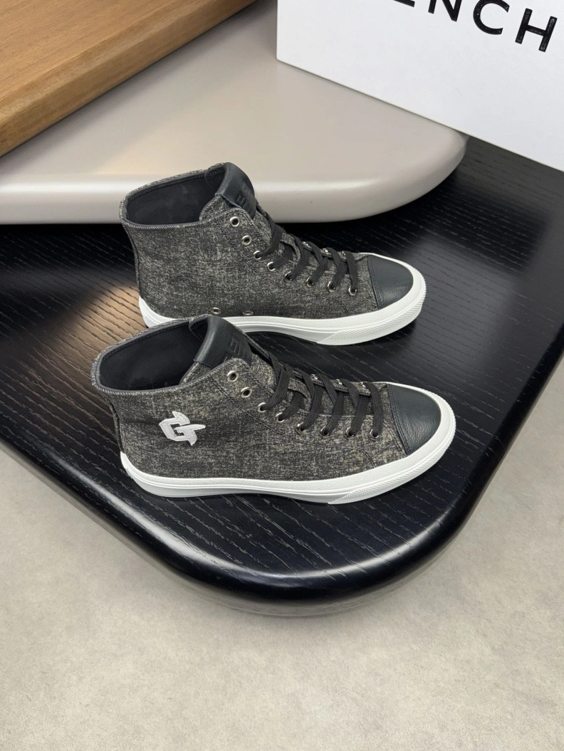 EasyMatch Gxvxnchy Sneakers 152435