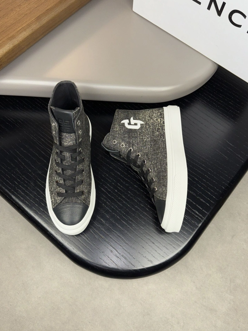 EasyMatch Gxvxnchy Sneakers 152435