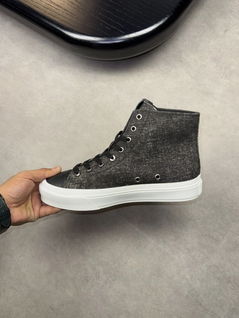 EasyMatch Gxvxnchy Sneakers 152435