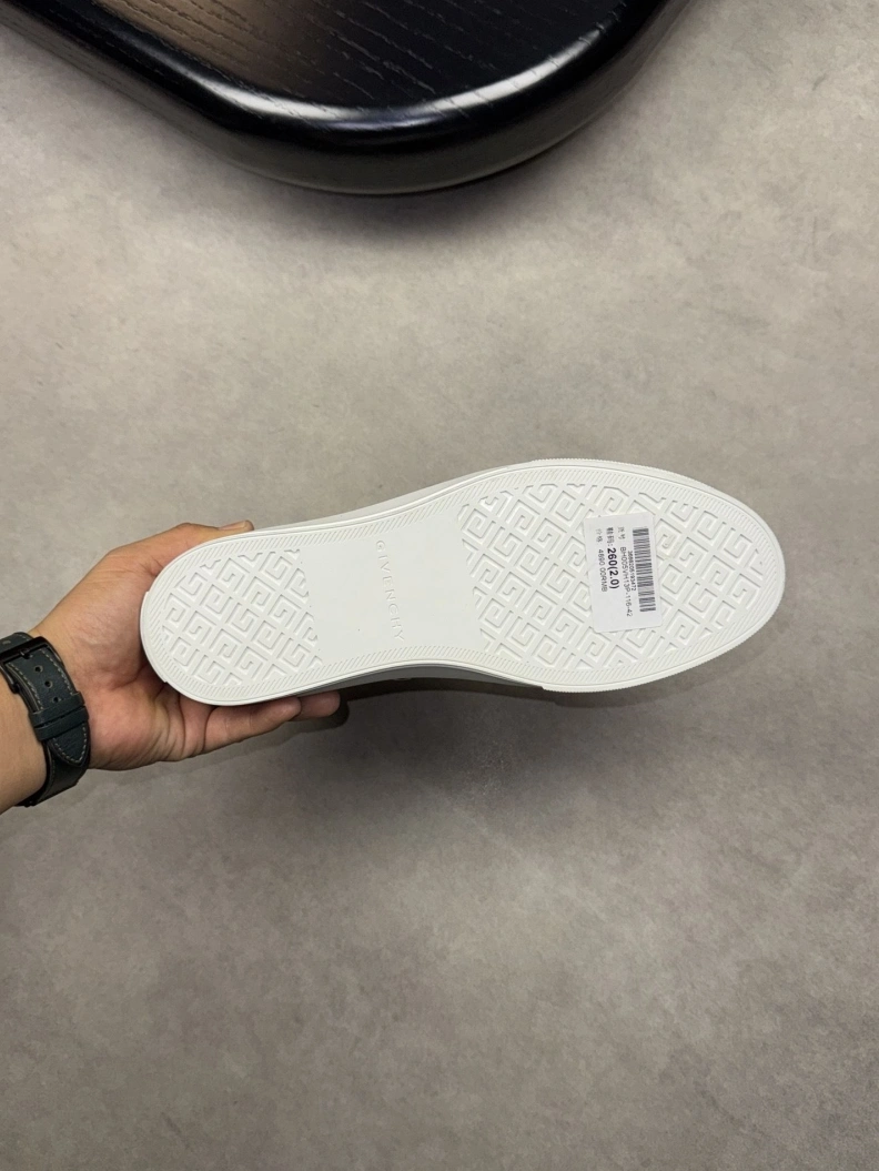 EasyMatch Gxvxnchy Sneakers 152435