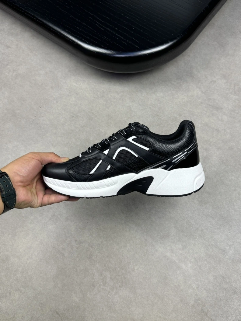 Trendsetting Gxvxnchy Sneakers 152408