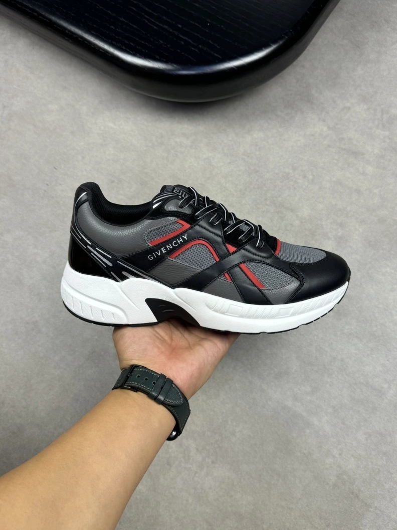 Sophisticated Gxvxnchy Sneakers 152409