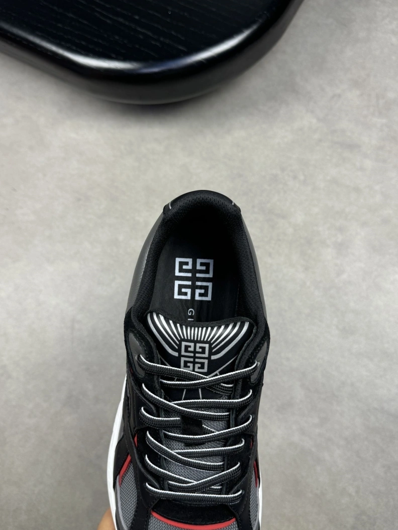 Sophisticated Gxvxnchy Sneakers 152409