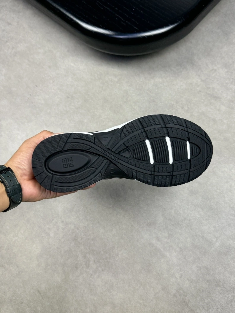 Sophisticated Gxvxnchy Sneakers 152409