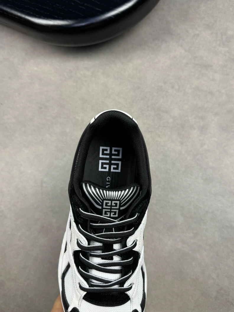 Gxvxnchy Sneakers Affordable 152412