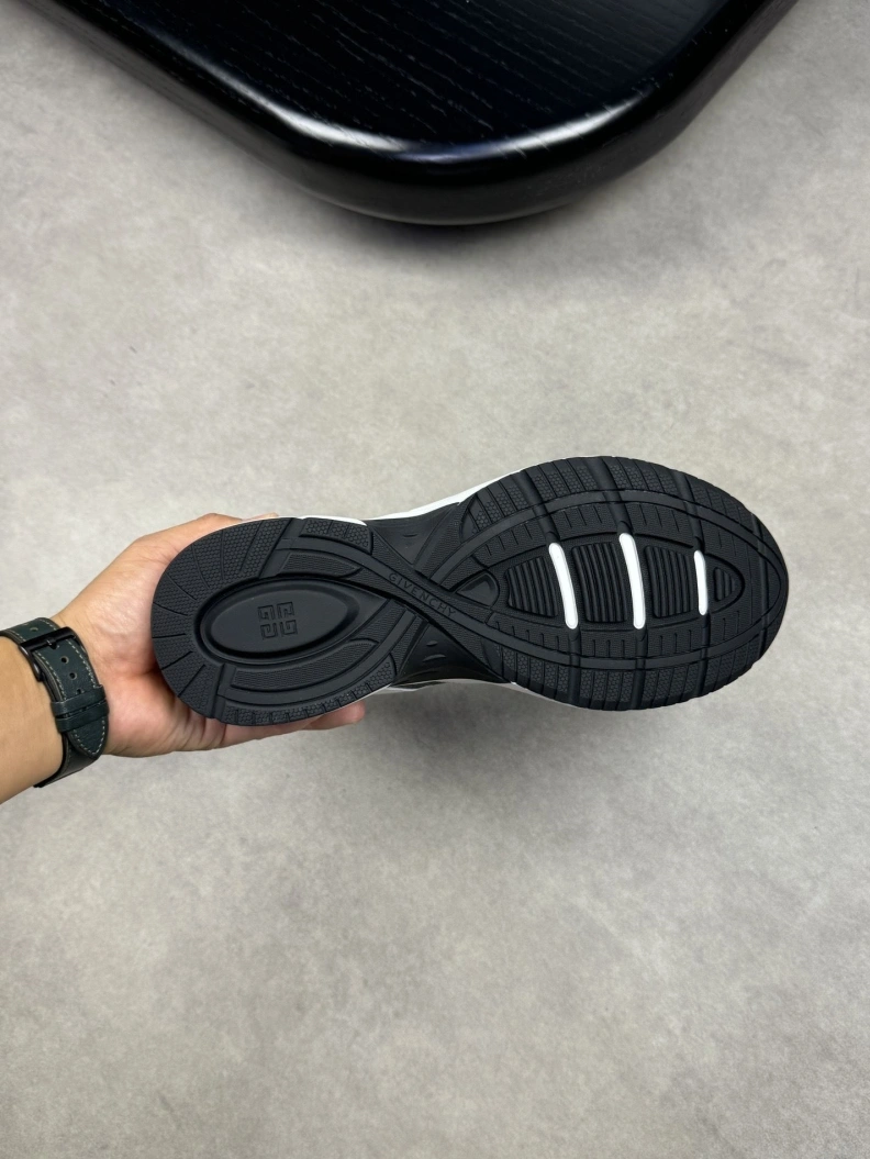 Gxvxnchy Sneakers Affordable 152412