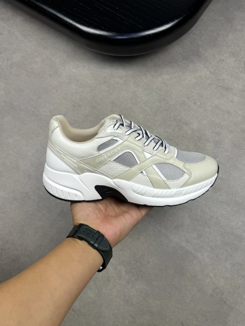 Vibrant Gxvxnchy Sneakers 152407