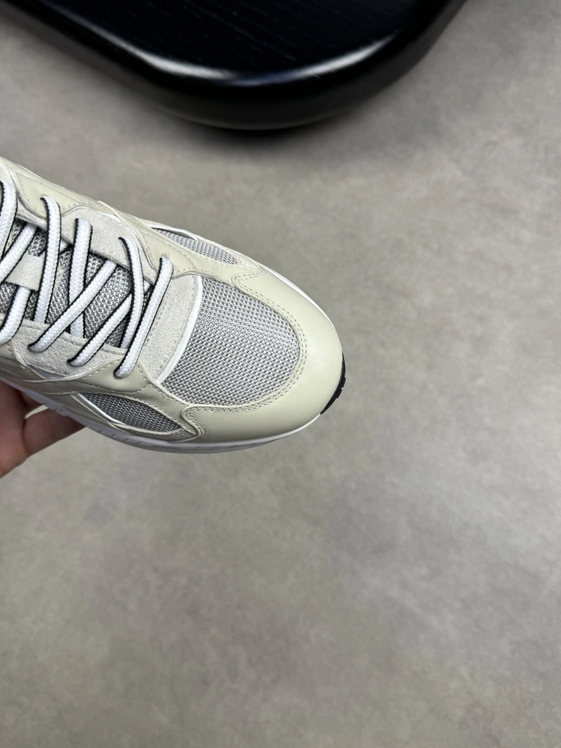 Vibrant Gxvxnchy Sneakers 152407