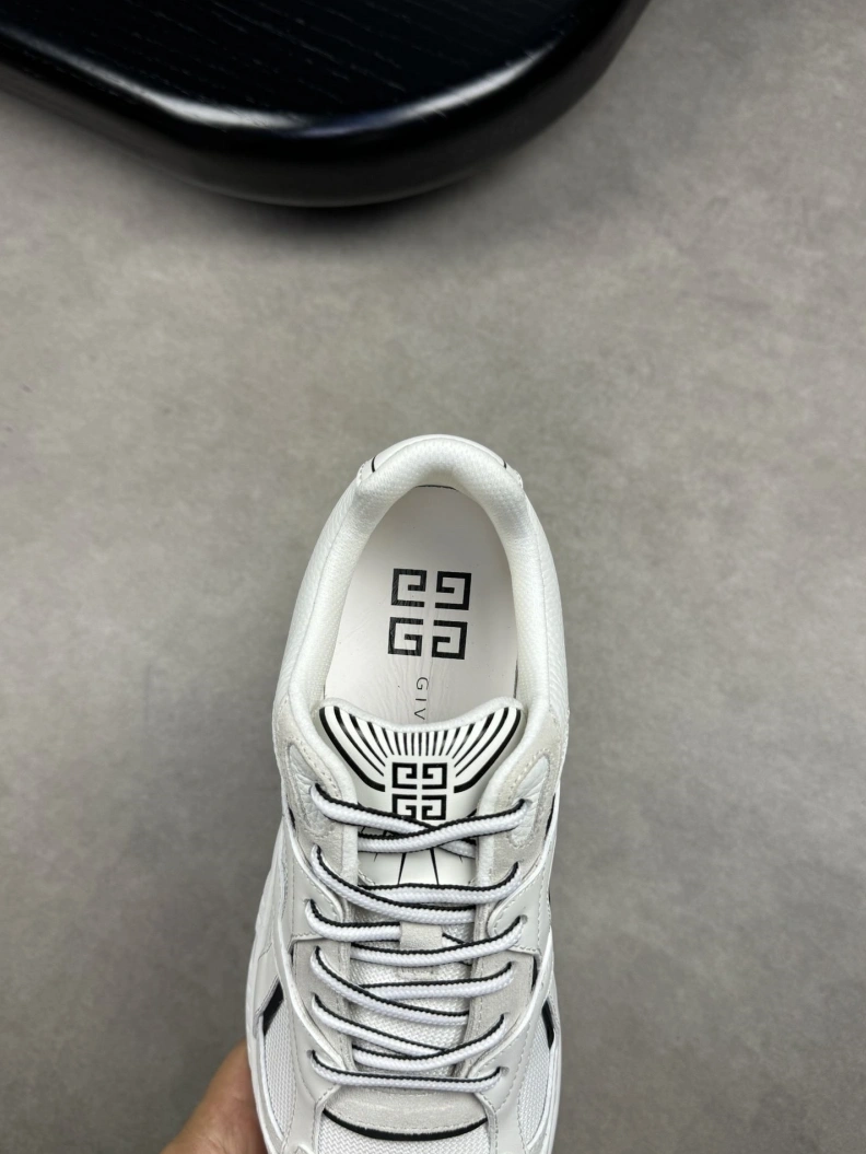 Gxvxnchy Sneakers Timeless 152406