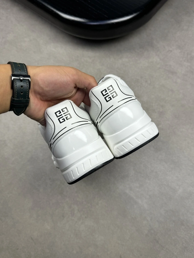 Gxvxnchy Sneakers Timeless 152406