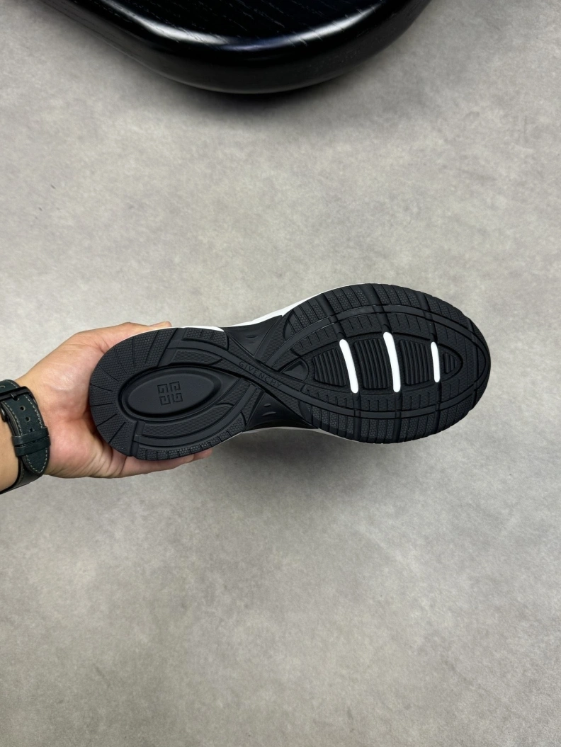 Gxvxnchy Sneakers Timeless 152406
