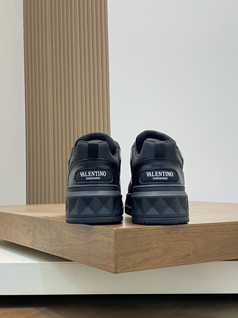 Resilient Vxlxntino Sneakers 229126