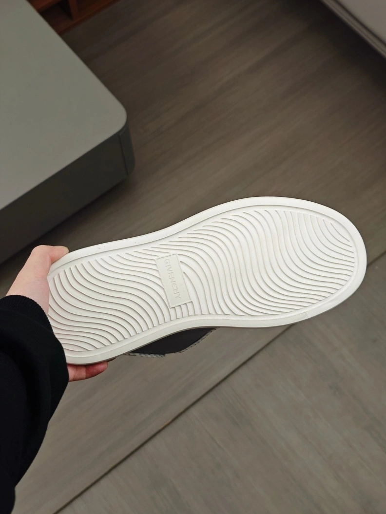 Gxvxnchy Sneakers SmartChoice 152403