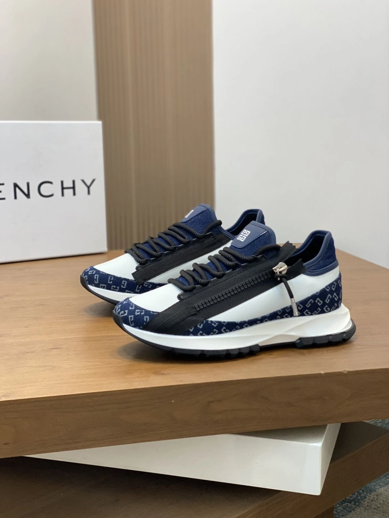 AllSeason Gxvxnchy Sneakers 152401