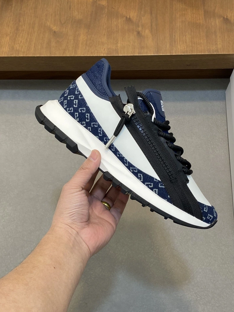 AllSeason Gxvxnchy Sneakers 152401